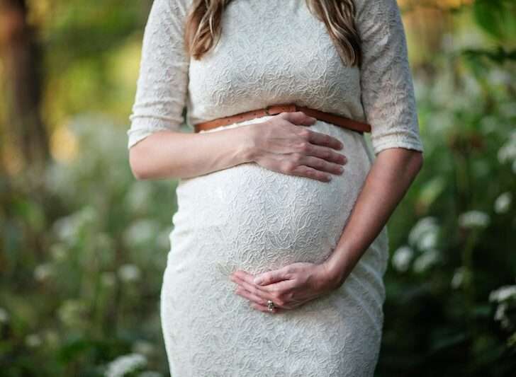 15 Uplifting Prayers for a Healthy Pregnancy