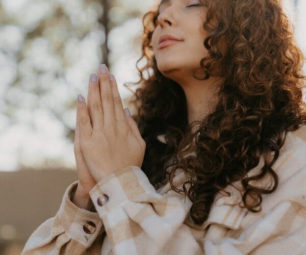 13 Great Benefits of Praying for Your Enemies