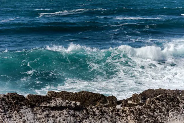 Strong waves lashing against the sea.